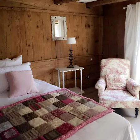 La Grange Aux Coqs Bed & Breakfast *