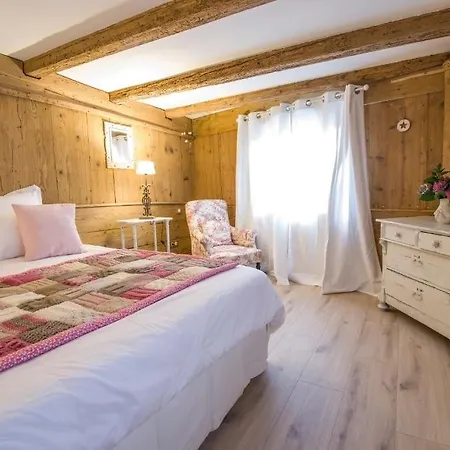 La Grange Aux Coqs Bed and breakfast